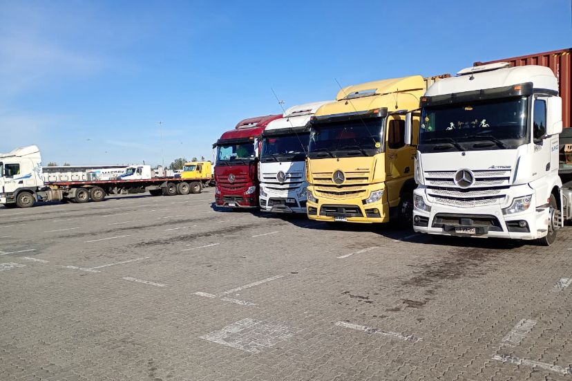 Flota de camiones de Transportes Blanco lista para distribución